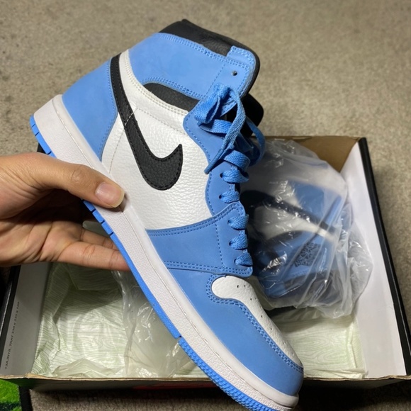 Nike Air Jordan 1 High OG 'University Blue' - Picture 4 of 6